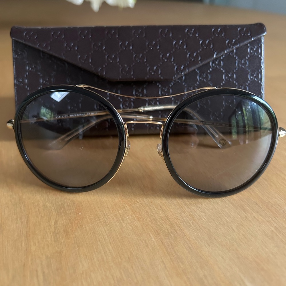 Gucci Black and Gold Round Sunglasses